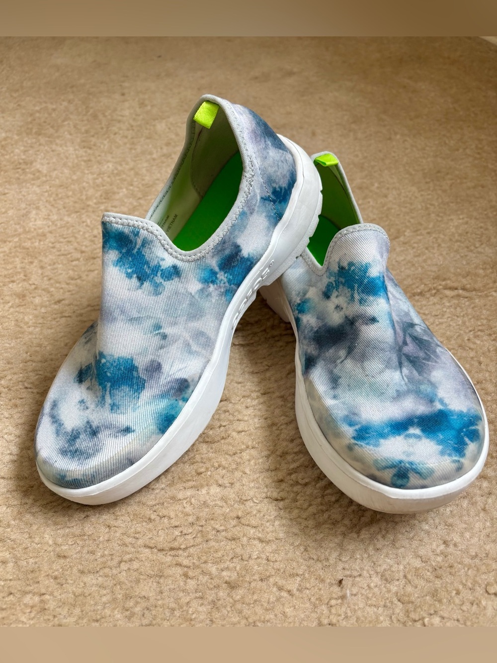 OOFOS Women’s Oomg Eezee Blue Tie Dye Slip On Recovery Shoes